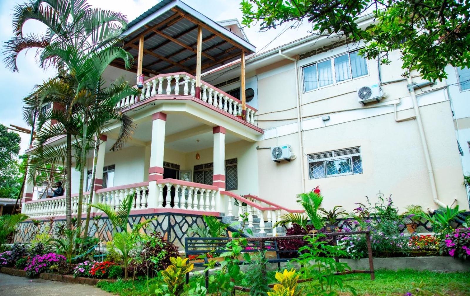 Lakeshore Bed And Breakfast Entebbe Exterior photo