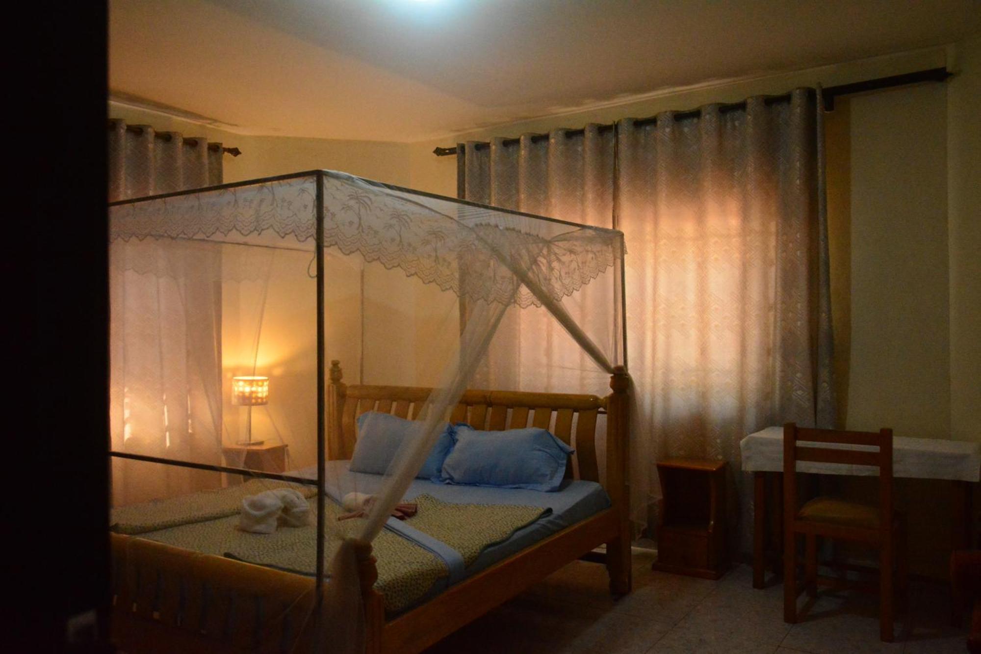 Lakeshore Bed And Breakfast Entebbe Exterior photo