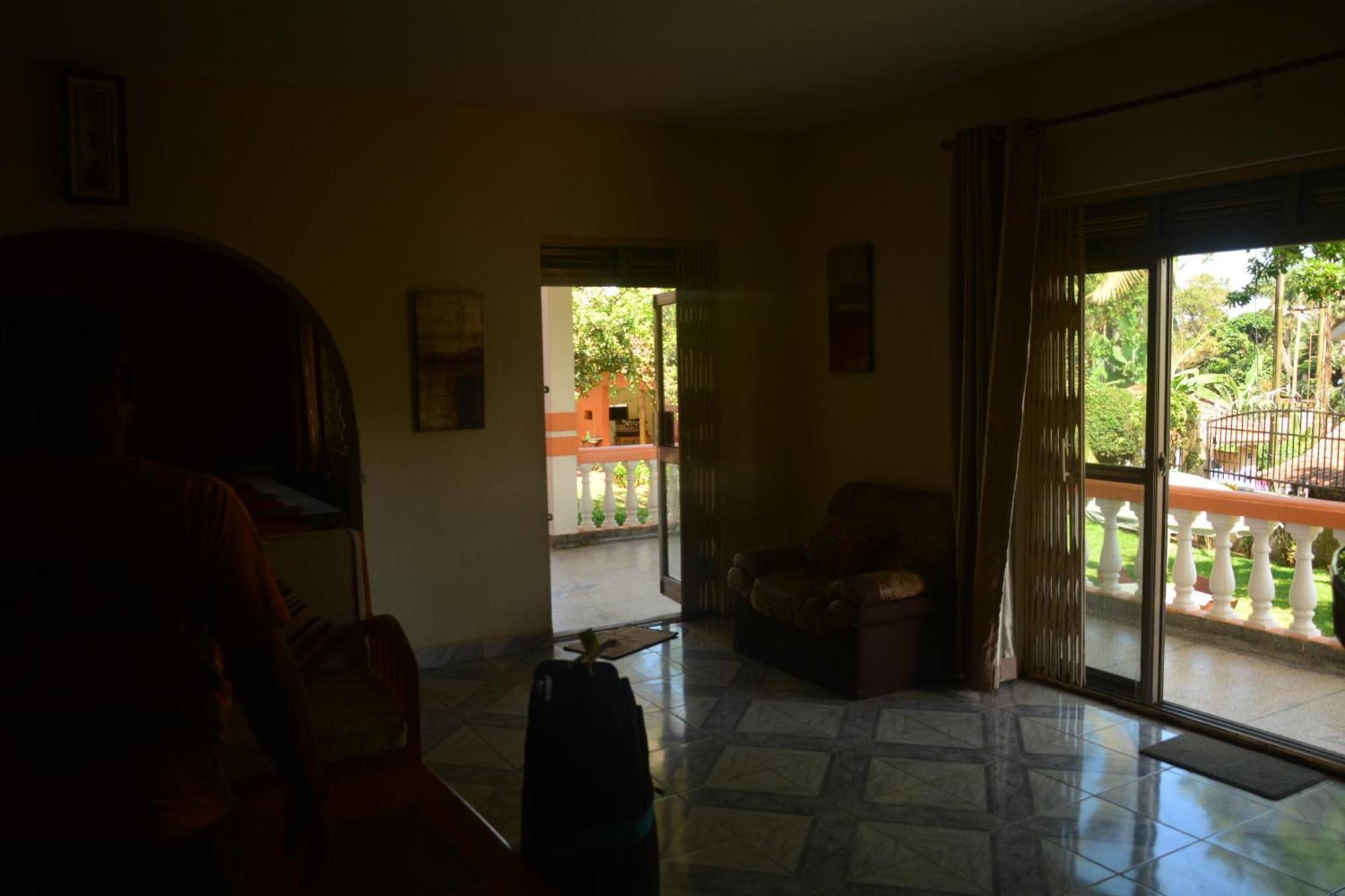 Lakeshore Bed And Breakfast Entebbe Exterior photo