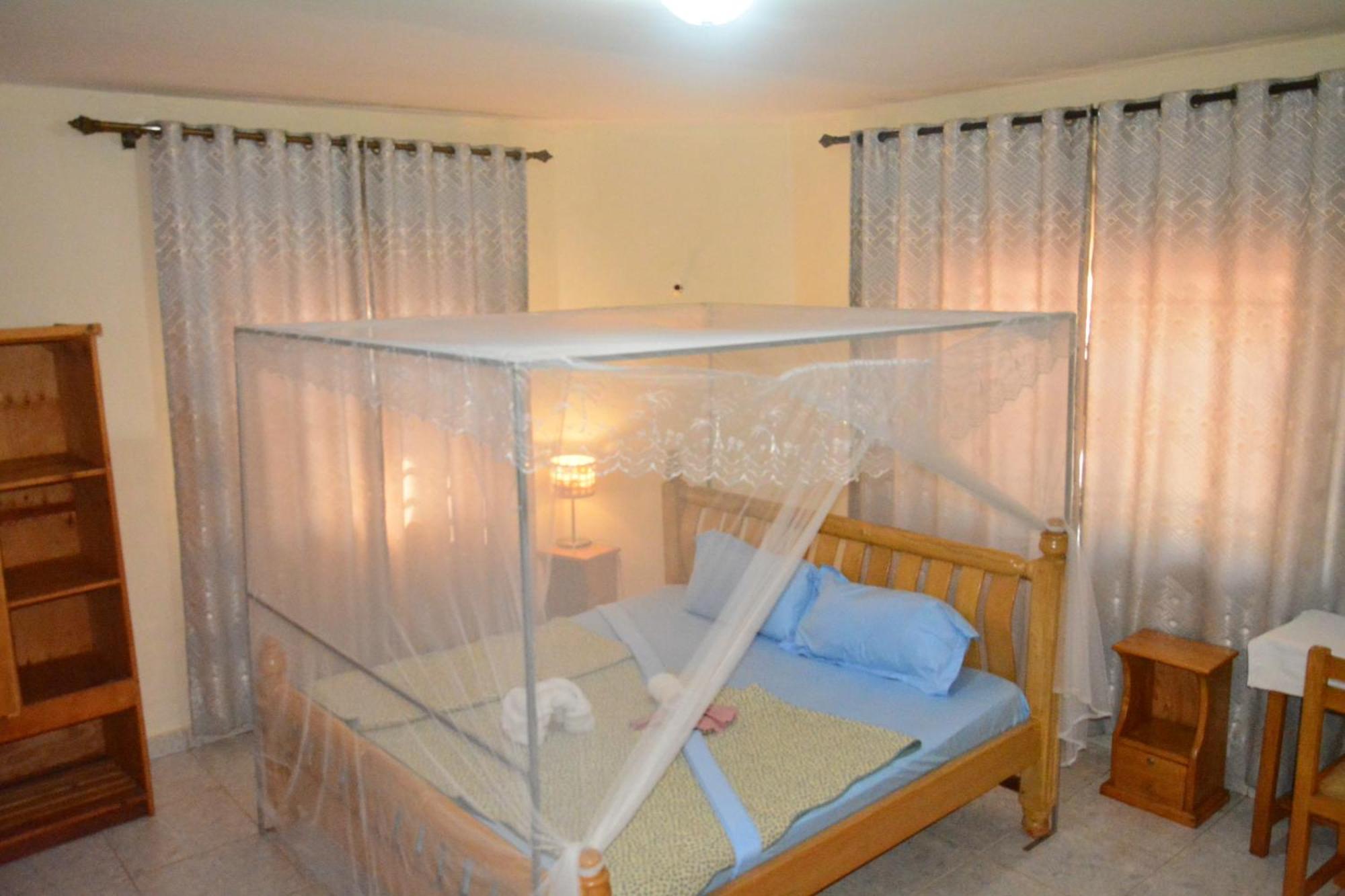 Lakeshore Bed And Breakfast Entebbe Exterior photo